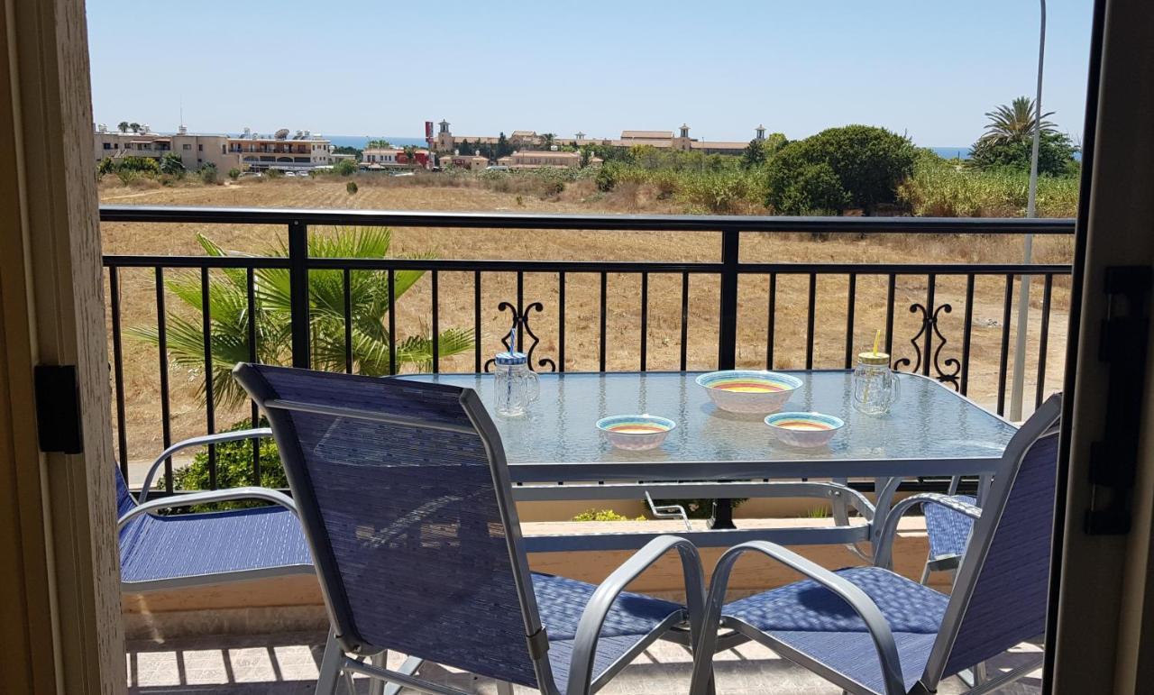 Sunny View - A Stunning Apartment With Private Rooftop Paphos Buitenkant foto