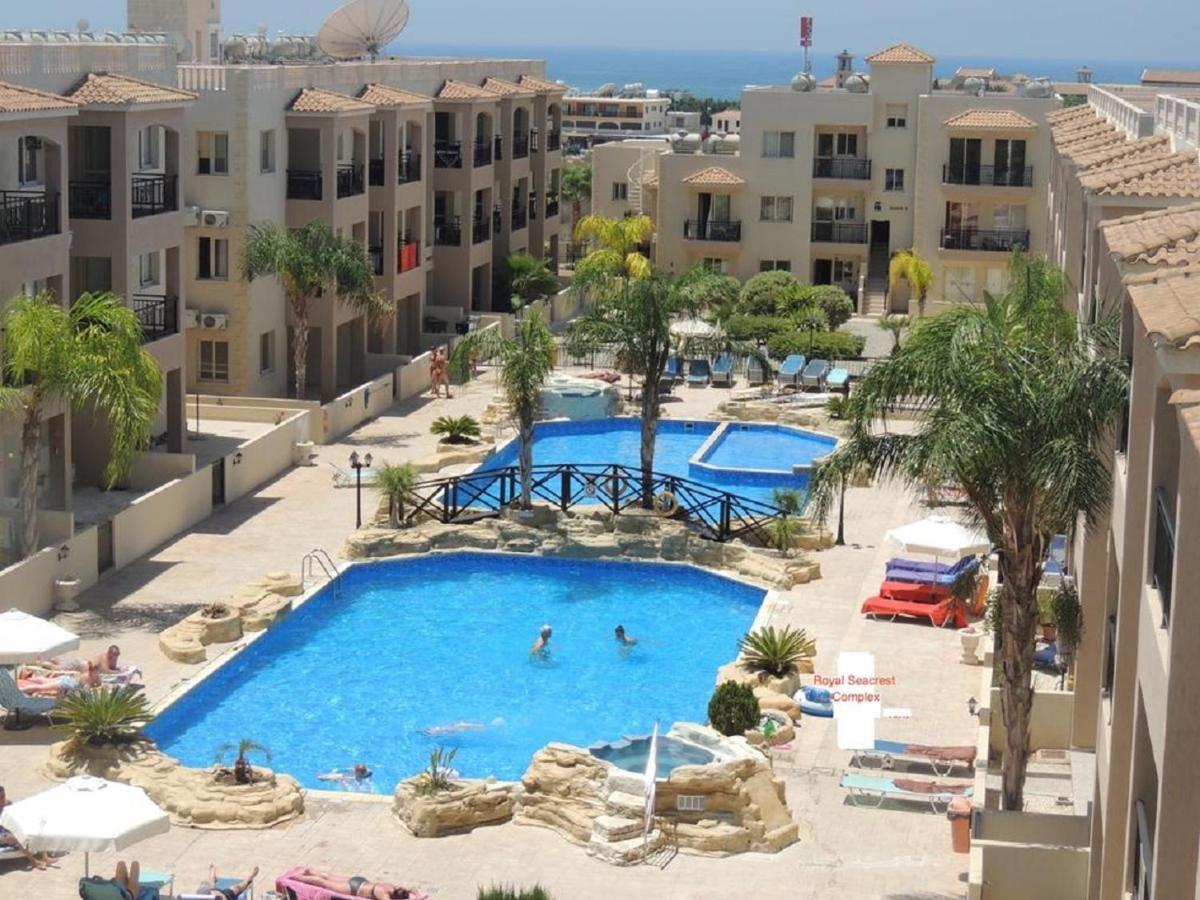 Sunny View - A Stunning Apartment With Private Rooftop Paphos Buitenkant foto