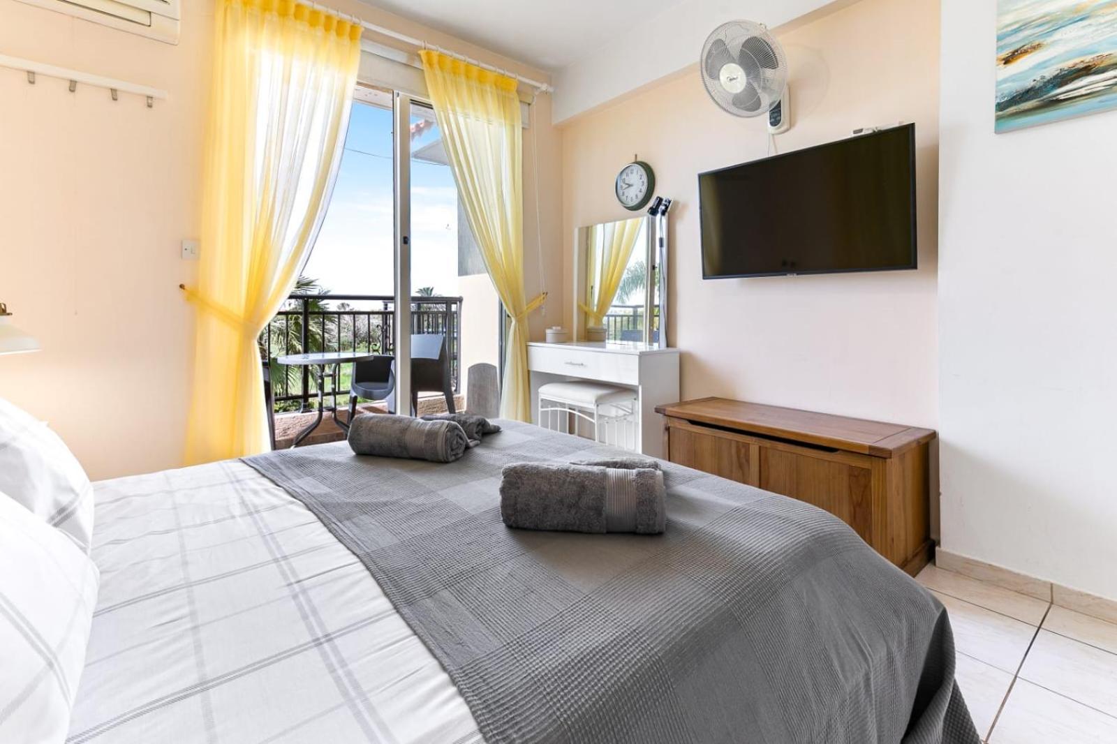Sunny View - A Stunning Apartment With Private Rooftop Paphos Buitenkant foto