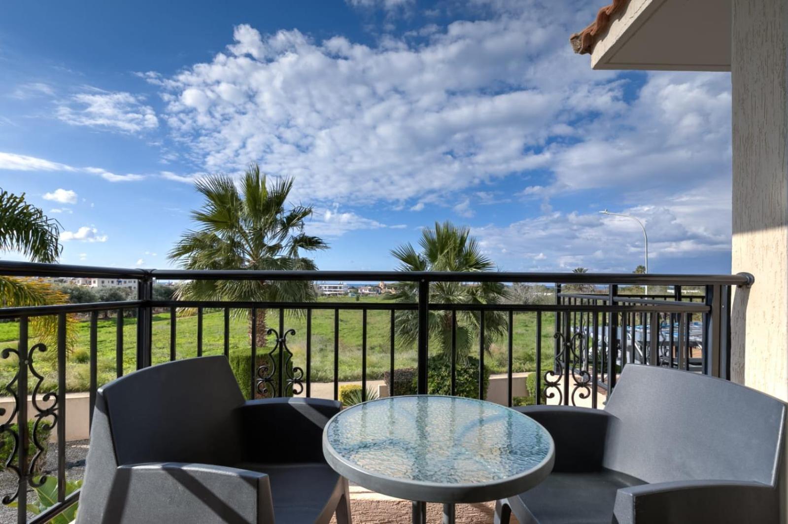Sunny View - A Stunning Apartment With Private Rooftop Paphos Buitenkant foto
