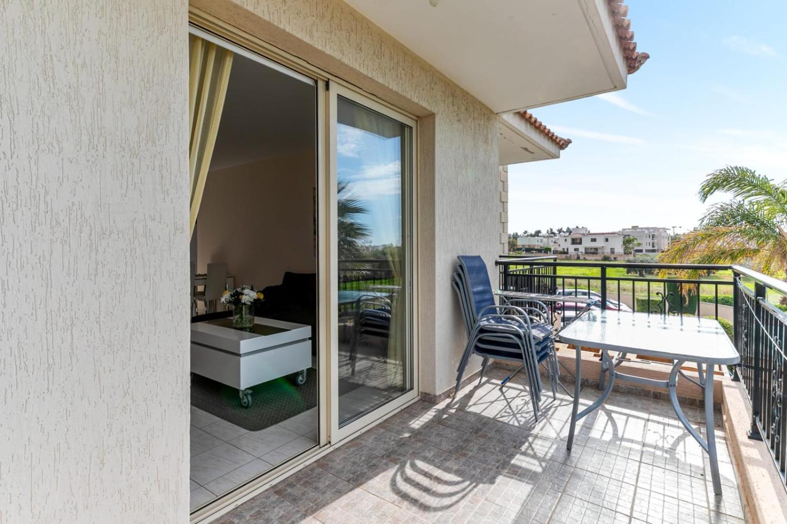 Sunny View - A Stunning Apartment With Private Rooftop Paphos Buitenkant foto