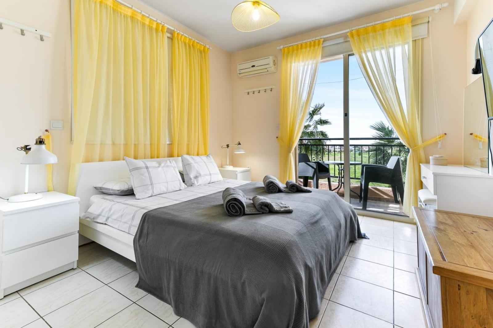 Sunny View - A Stunning Apartment With Private Rooftop Paphos Buitenkant foto