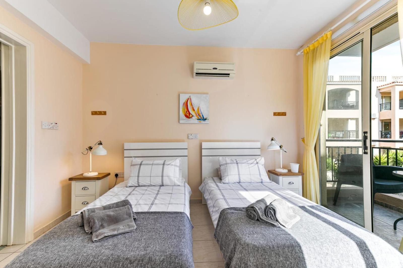 Sunny View - A Stunning Apartment With Private Rooftop Paphos Buitenkant foto