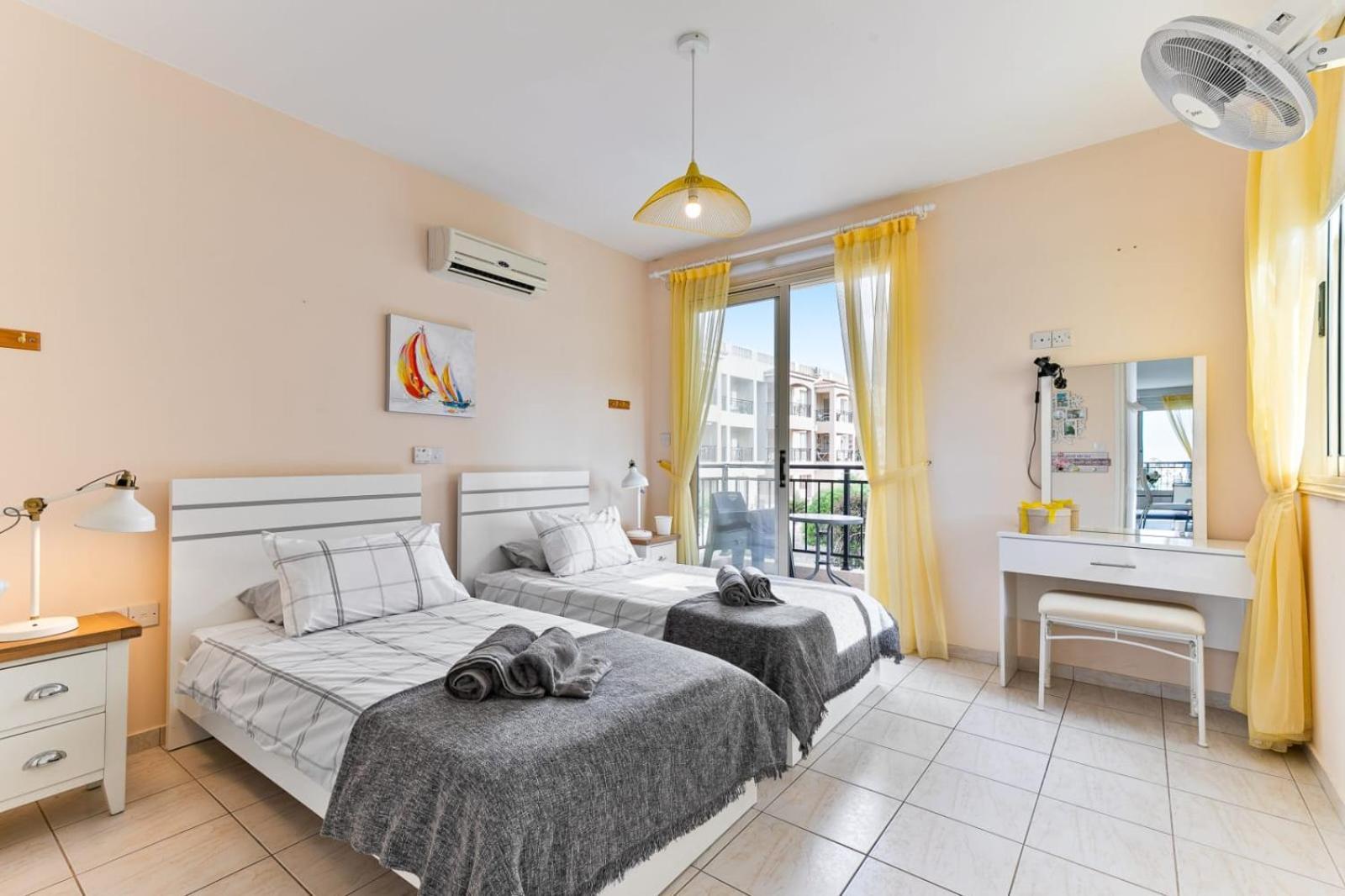 Sunny View - A Stunning Apartment With Private Rooftop Paphos Buitenkant foto