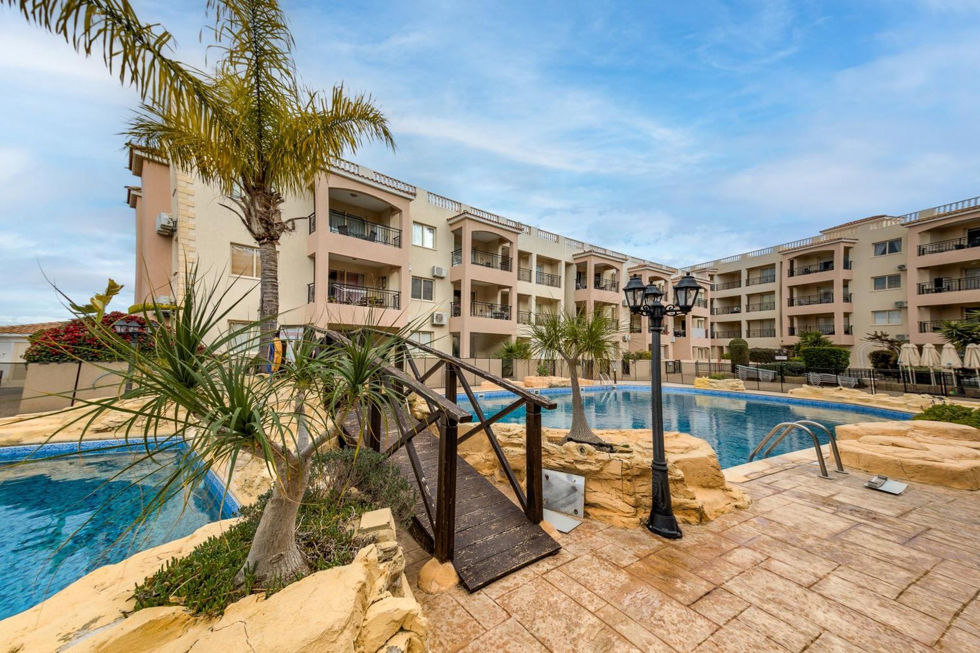 Sunny View - A Stunning Apartment With Private Rooftop Paphos Buitenkant foto