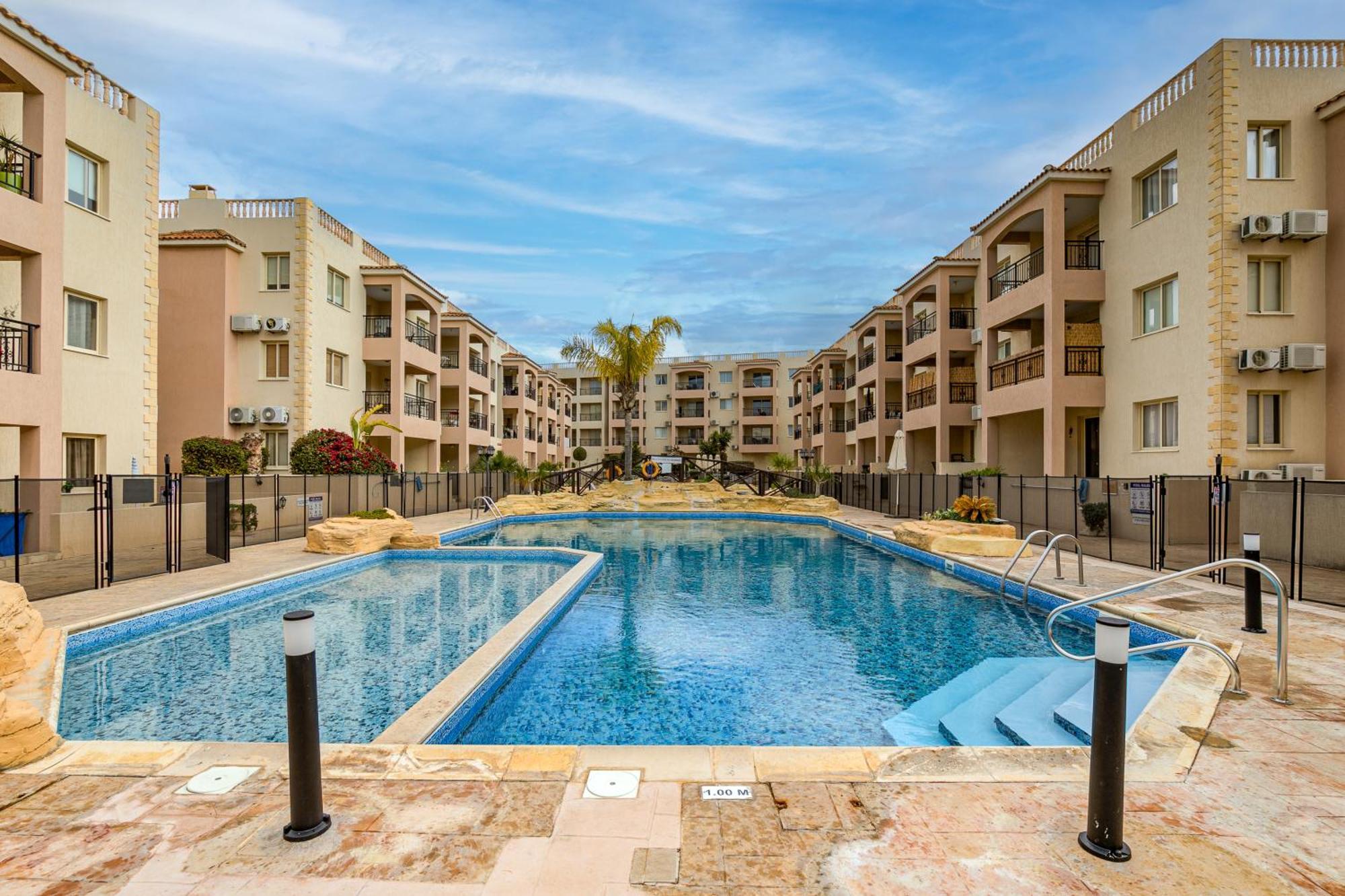 Sunny View - A Stunning Apartment With Private Rooftop Paphos Buitenkant foto