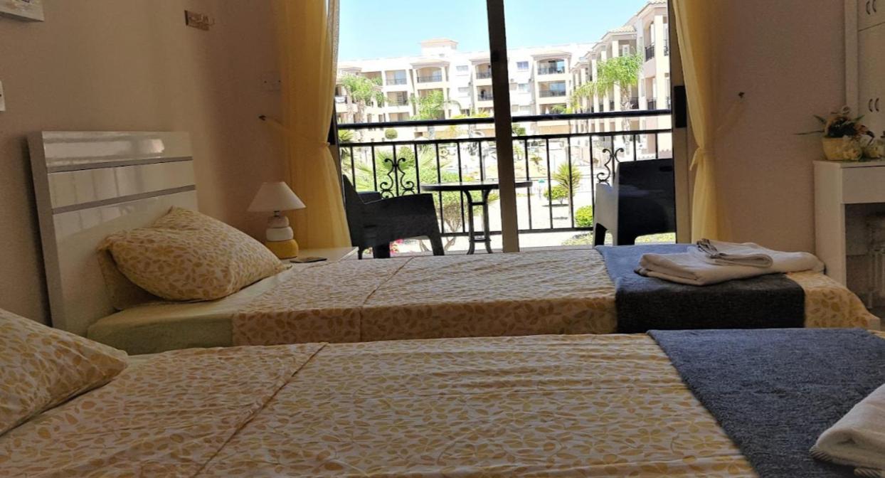 Sunny View - A Stunning Apartment With Private Rooftop Paphos Buitenkant foto